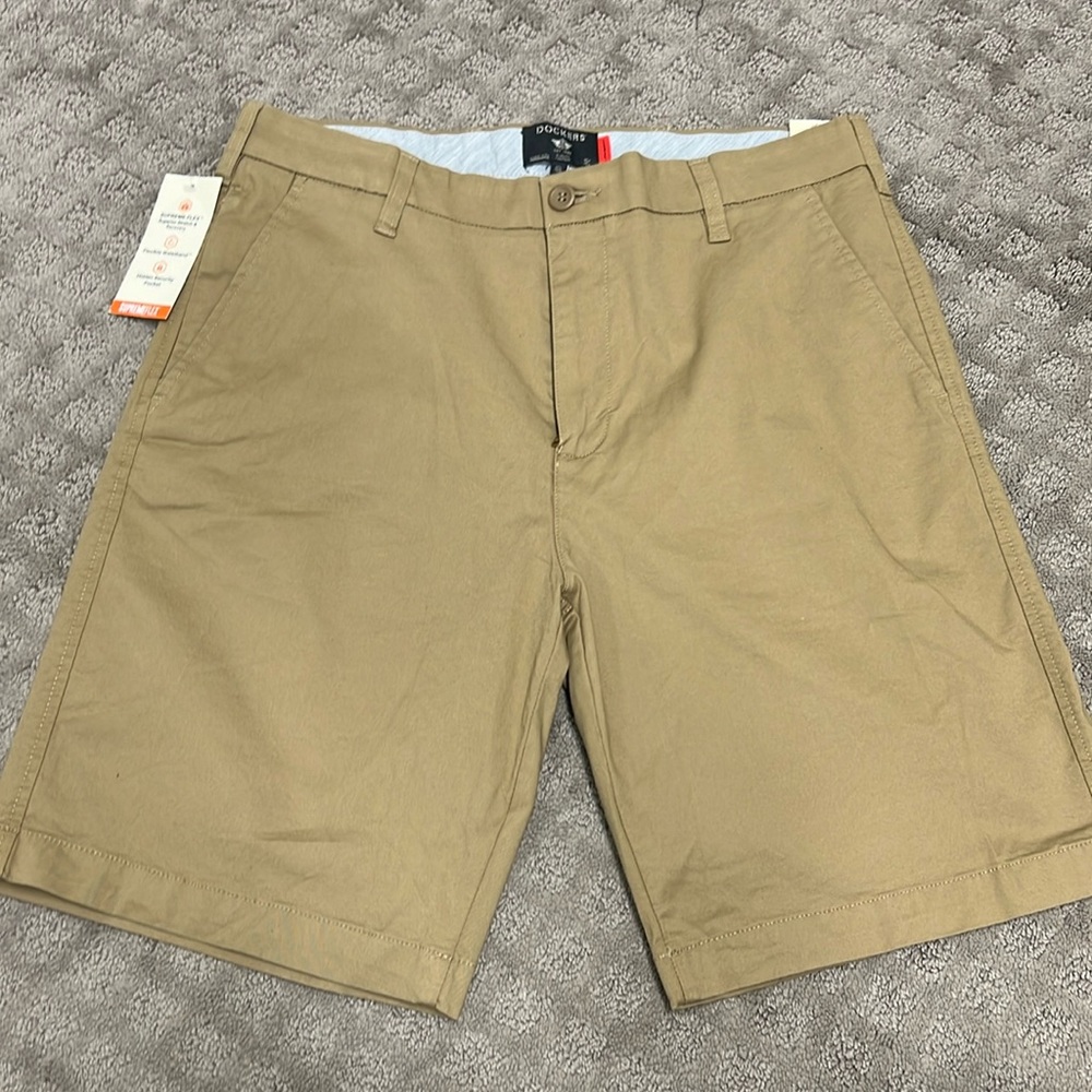 NWT - Men’s Dockers Supreme Flex khaki shorts - Sz 32